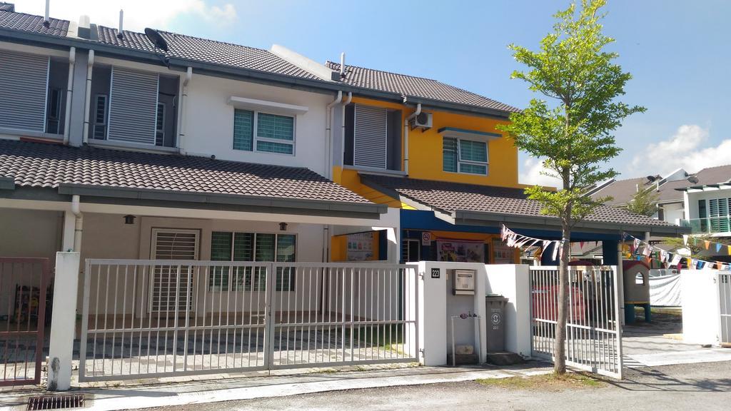 Kenanga Homestay Nilai Zewnętrze zdjęcie