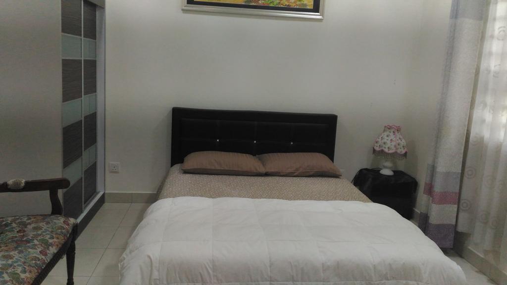 Kenanga Homestay Nilai Zewnętrze zdjęcie