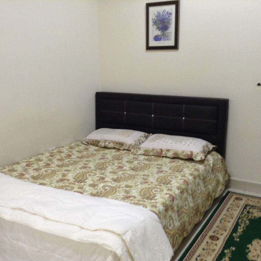 Kenanga Homestay Nilai Zewnętrze zdjęcie